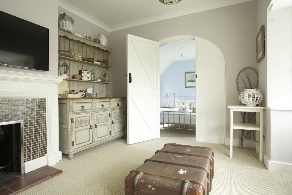 The Beach House Milford on Sea Exterior photo